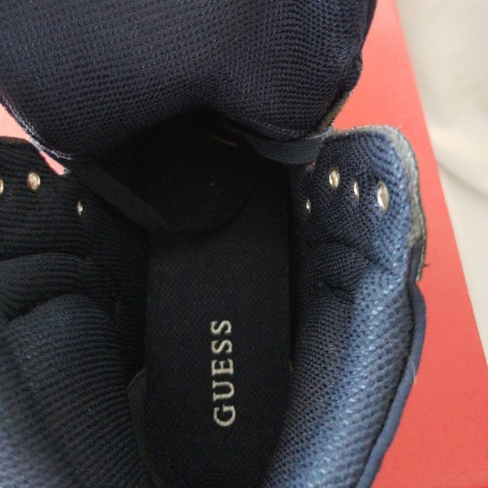 New GUESS Toddy2 Men's Shoes SZ 11